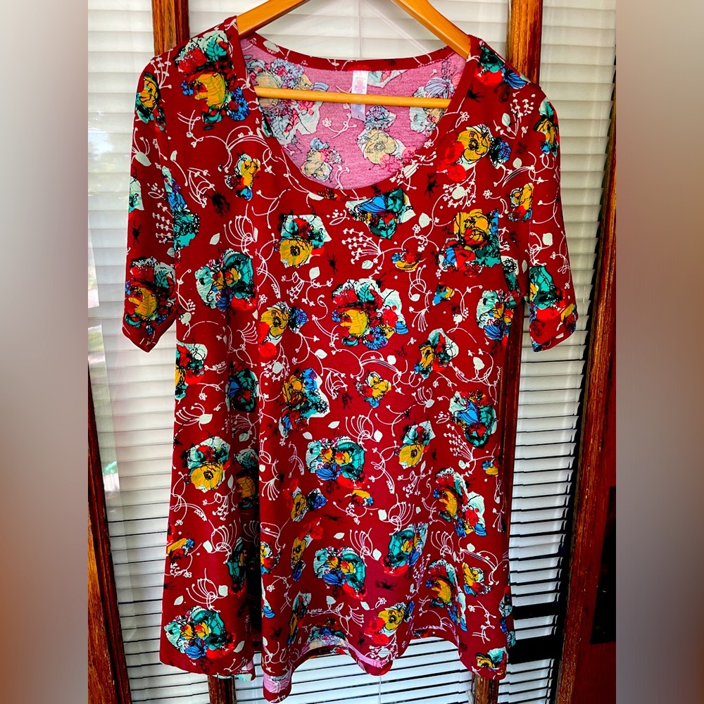 Lula Roe short sleeve top